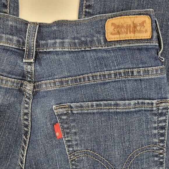 Levi's Women's 512 Perfectly Slimming Bootcut Jeans in a Dark Wash Size 8M - Picture 6 of 12